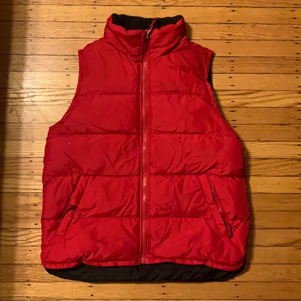 Reversible red / black puffer vest